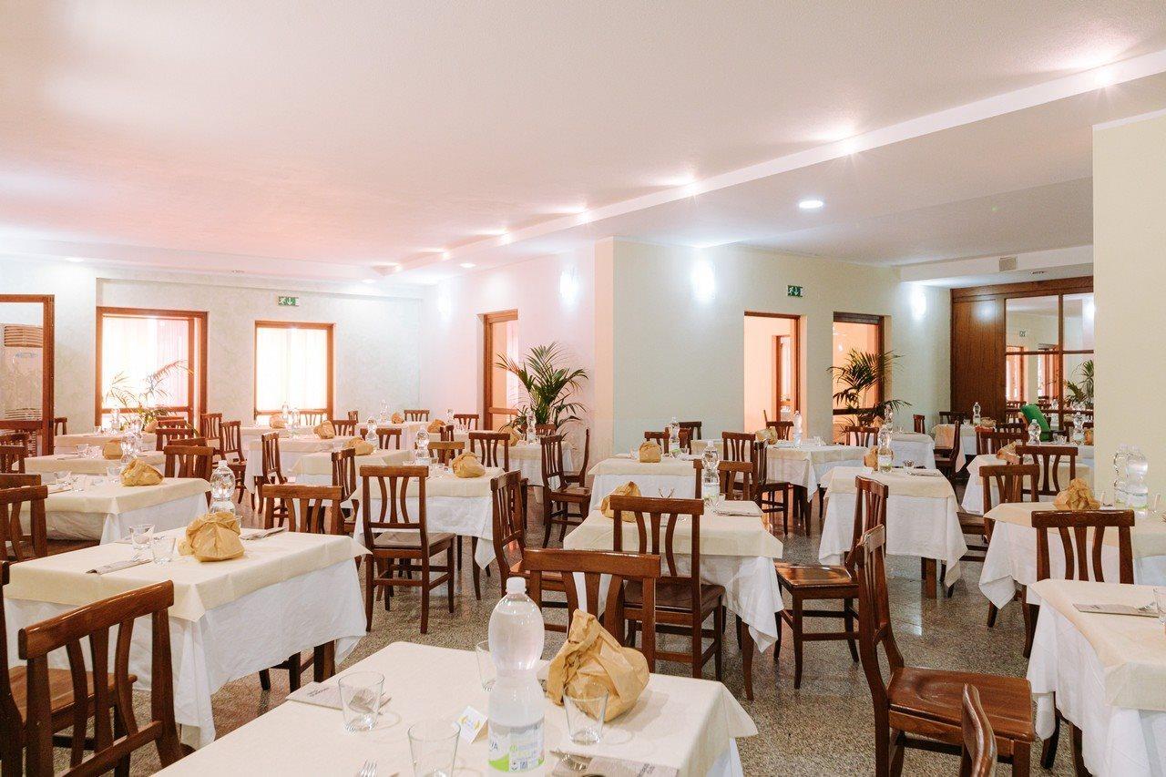 Aparthotel Baia delle Mimose Badesi Esterno foto
