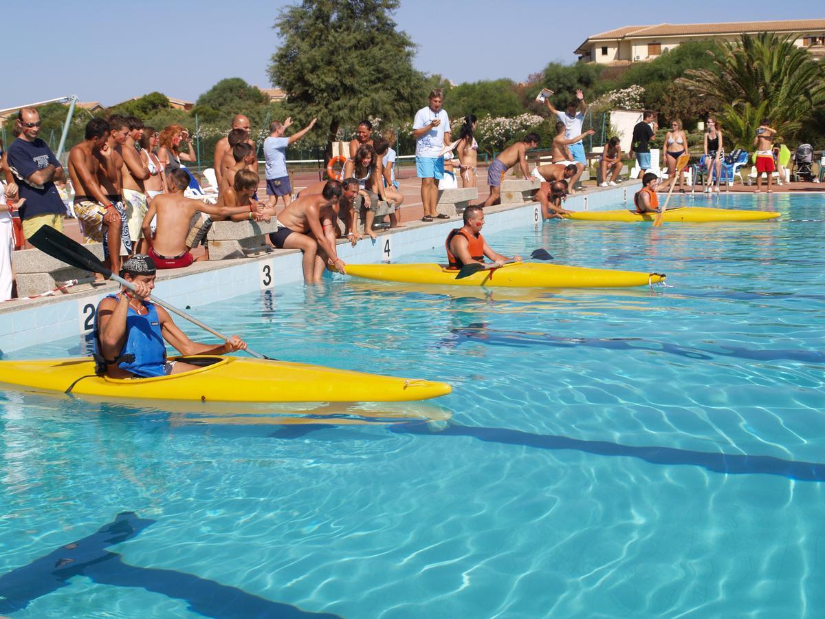 Aparthotel Baia delle Mimose Badesi Esterno foto