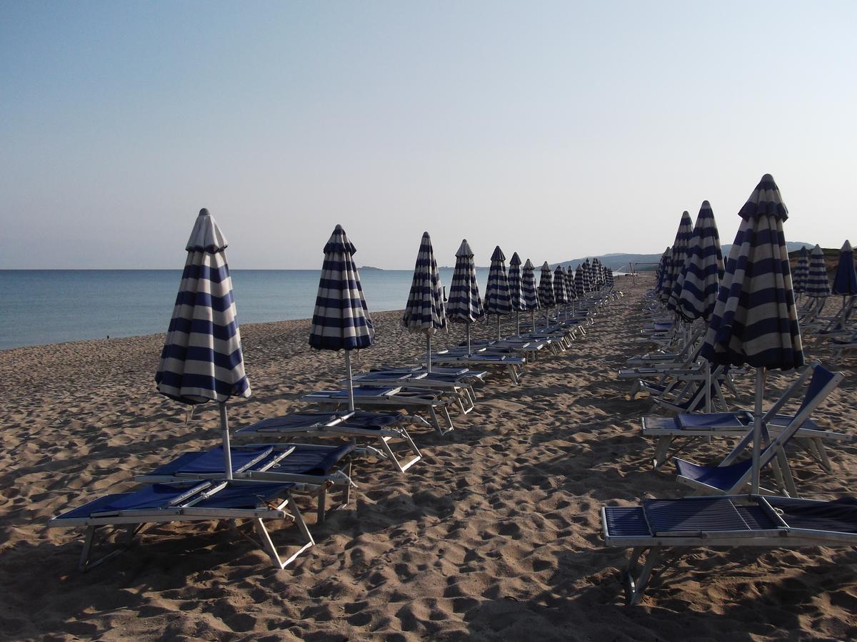 Aparthotel Baia delle Mimose Badesi Esterno foto