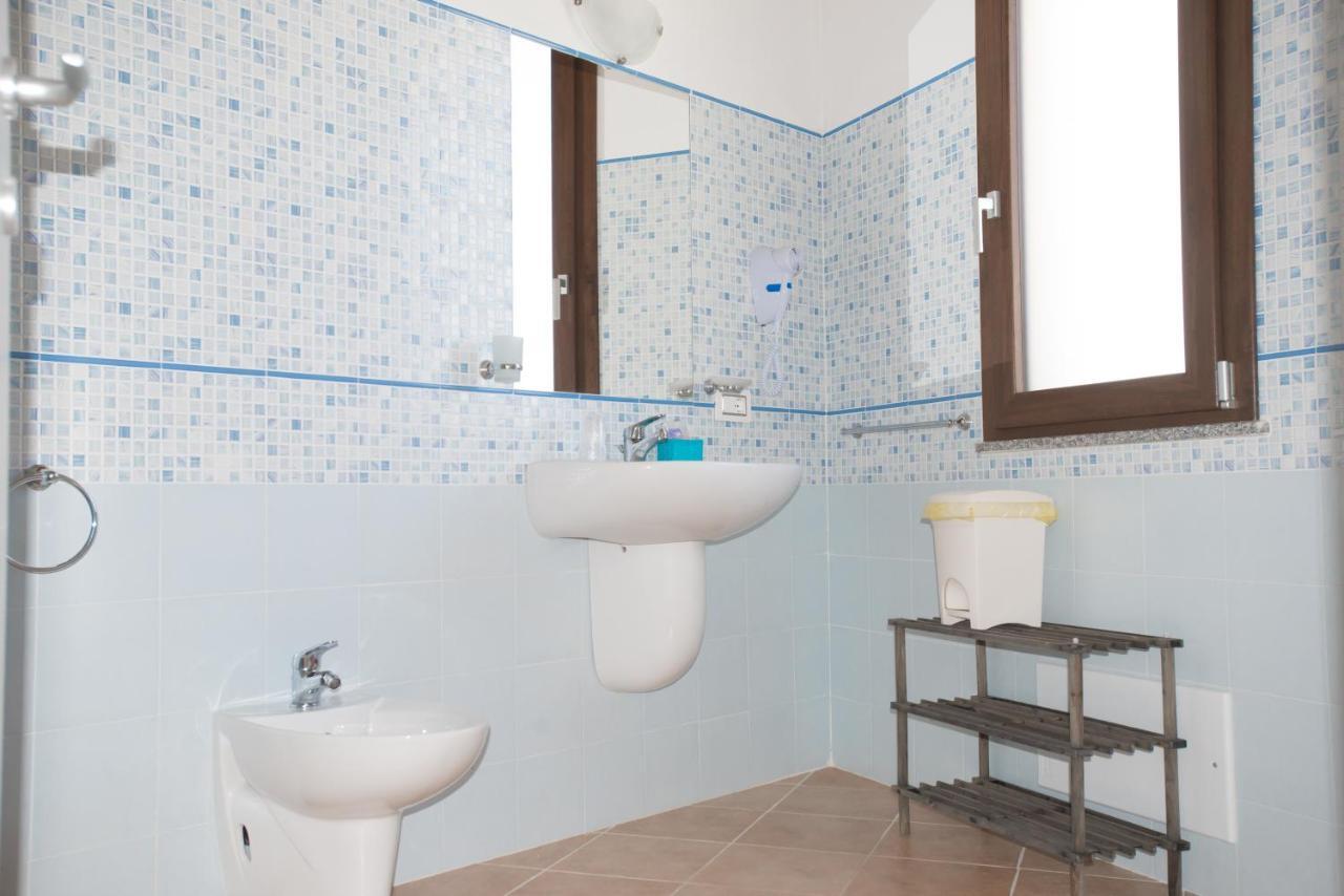 Aparthotel Baia delle Mimose Badesi Esterno foto