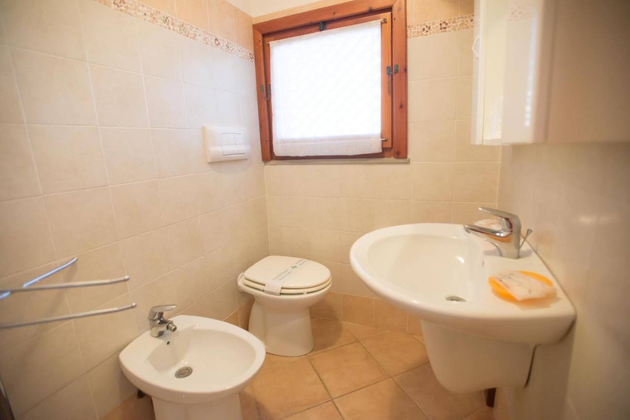 Aparthotel Baia delle Mimose Badesi Esterno foto