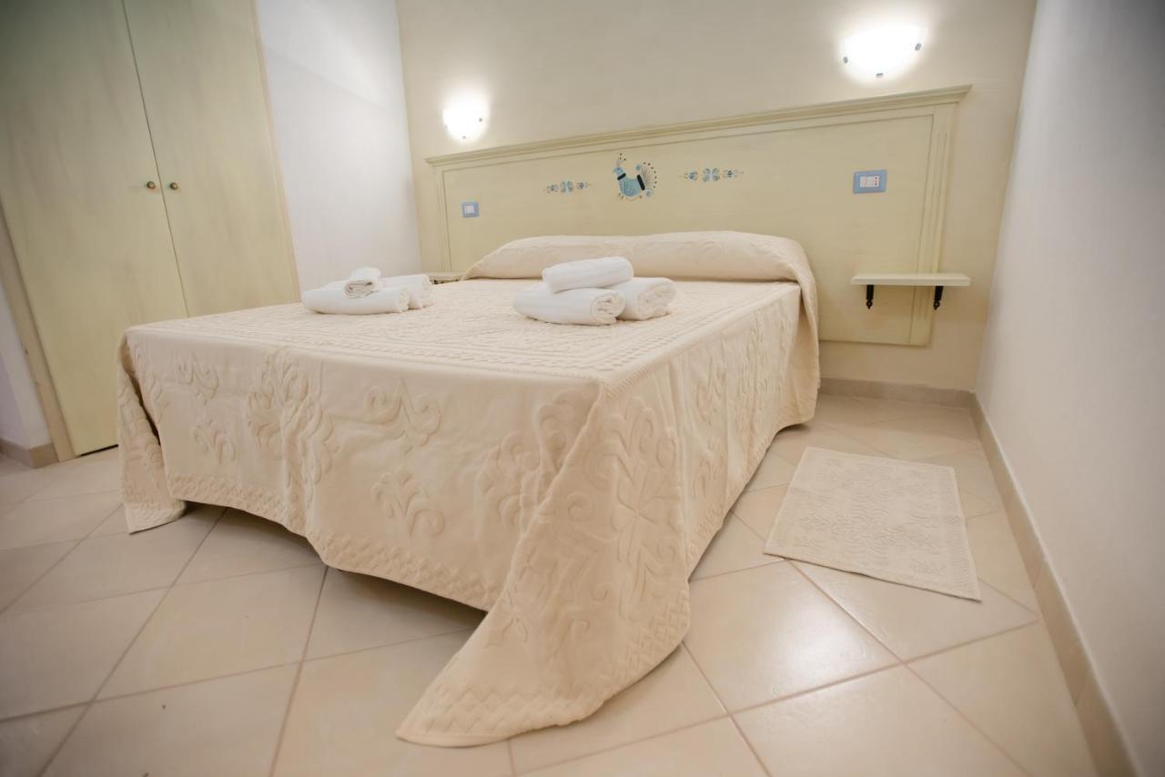 Aparthotel Baia delle Mimose Badesi Esterno foto