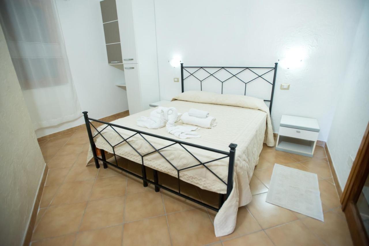 Aparthotel Baia delle Mimose Badesi Esterno foto