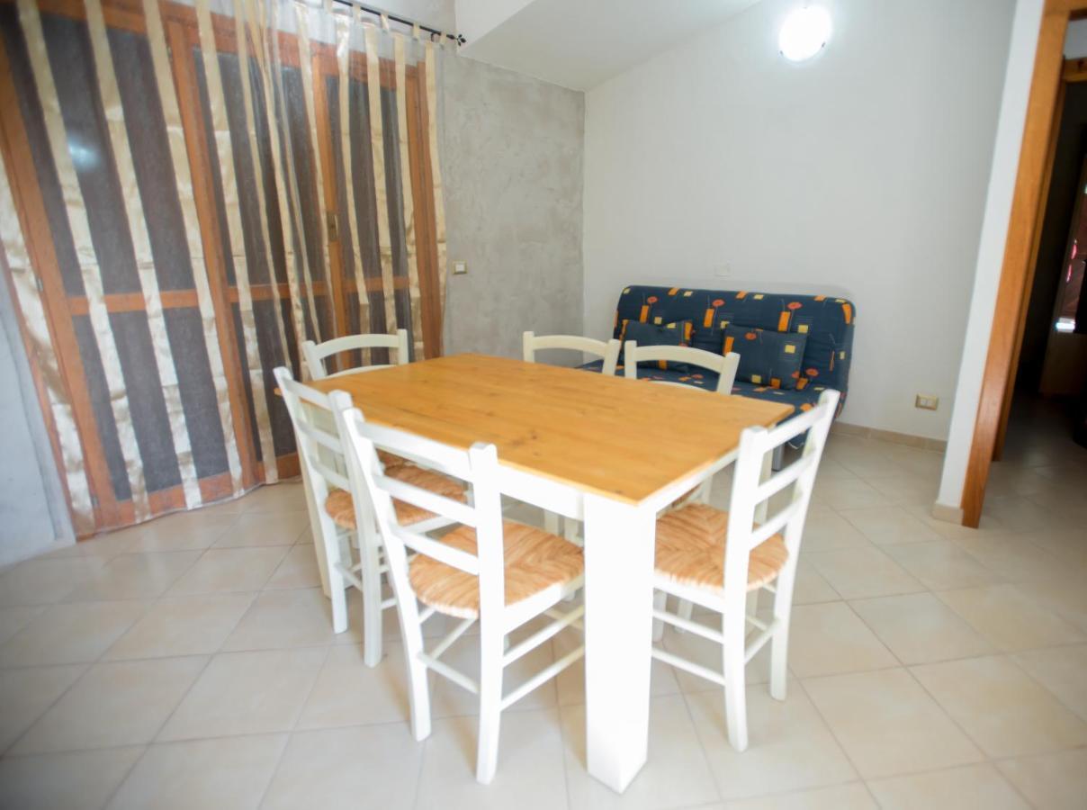 Aparthotel Baia delle Mimose Badesi Esterno foto