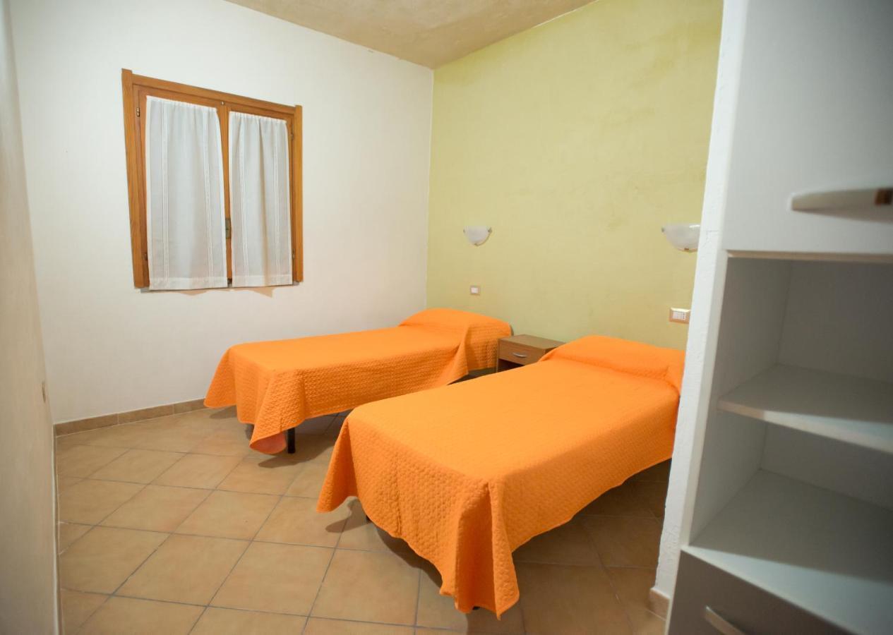 Aparthotel Baia delle Mimose Badesi Esterno foto