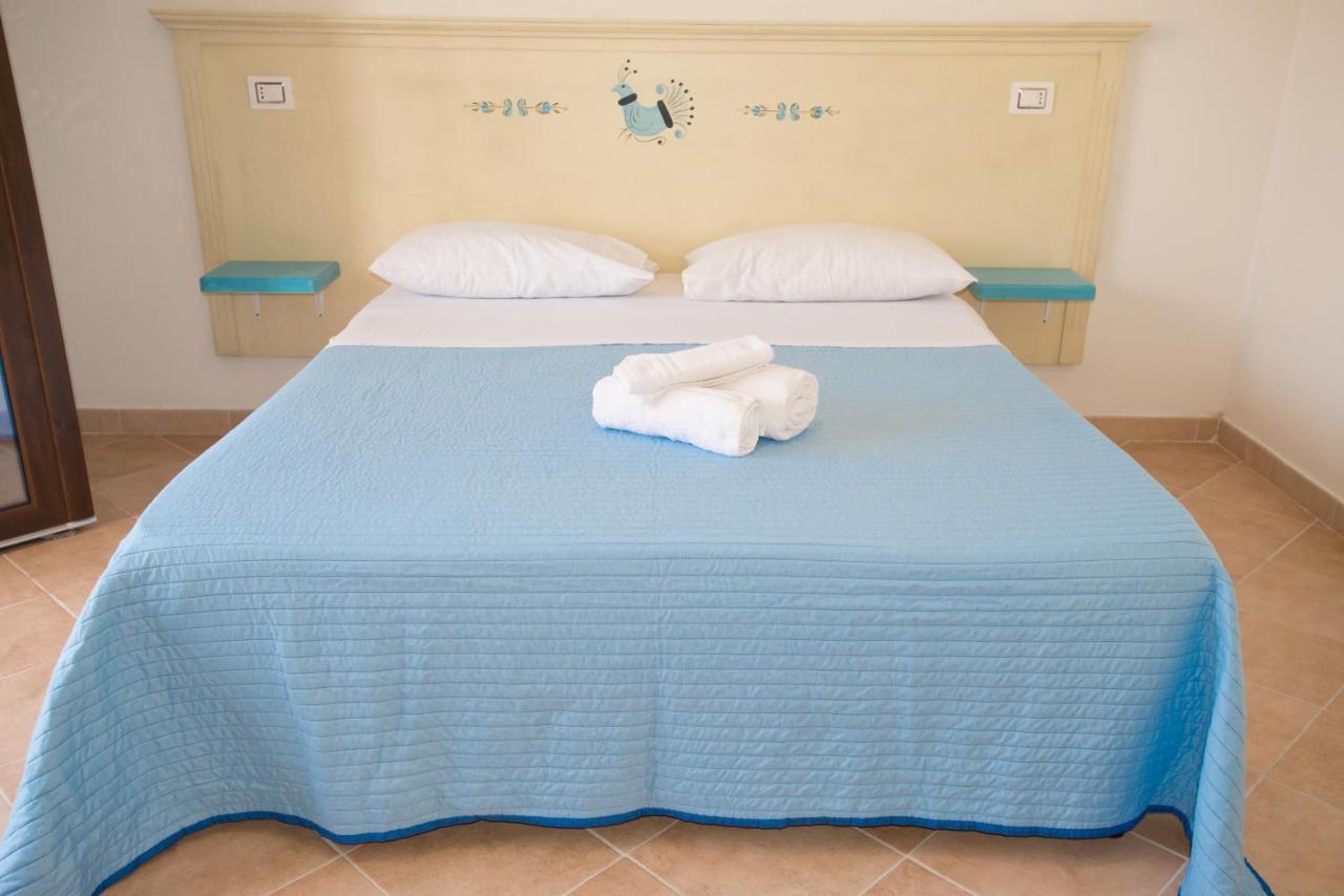 Aparthotel Baia delle Mimose Badesi Esterno foto